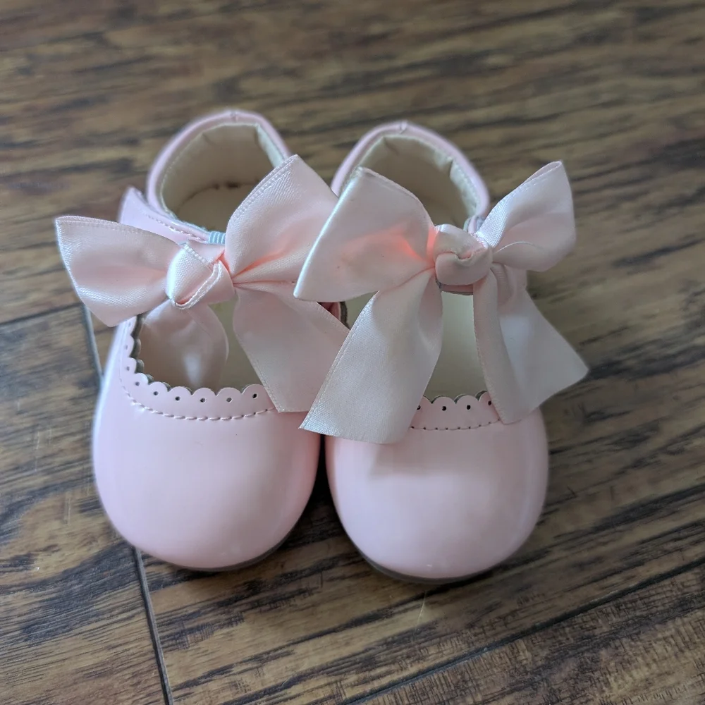 💥3/$24 MG Baby Pink Patent‎ Leather Shoes With Bow